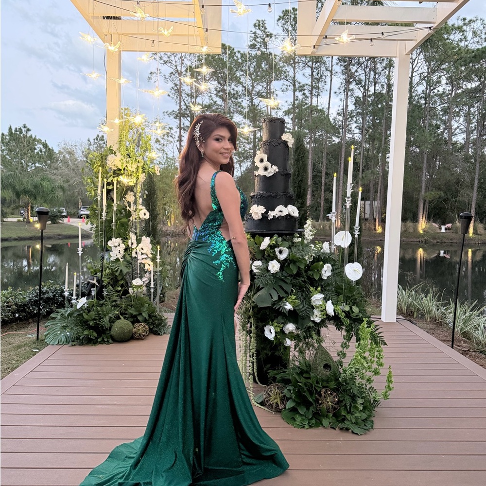 Elegant Green Backless Gown